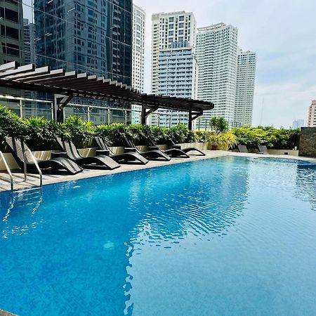 One Bedroom With Balcony By Christine Suites Ph In Greenbelt Radisson 마카티 외부 사진