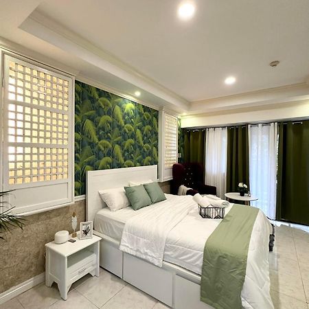One Bedroom With Balcony By Christine Suites Ph In Greenbelt Radisson 마카티 외부 사진