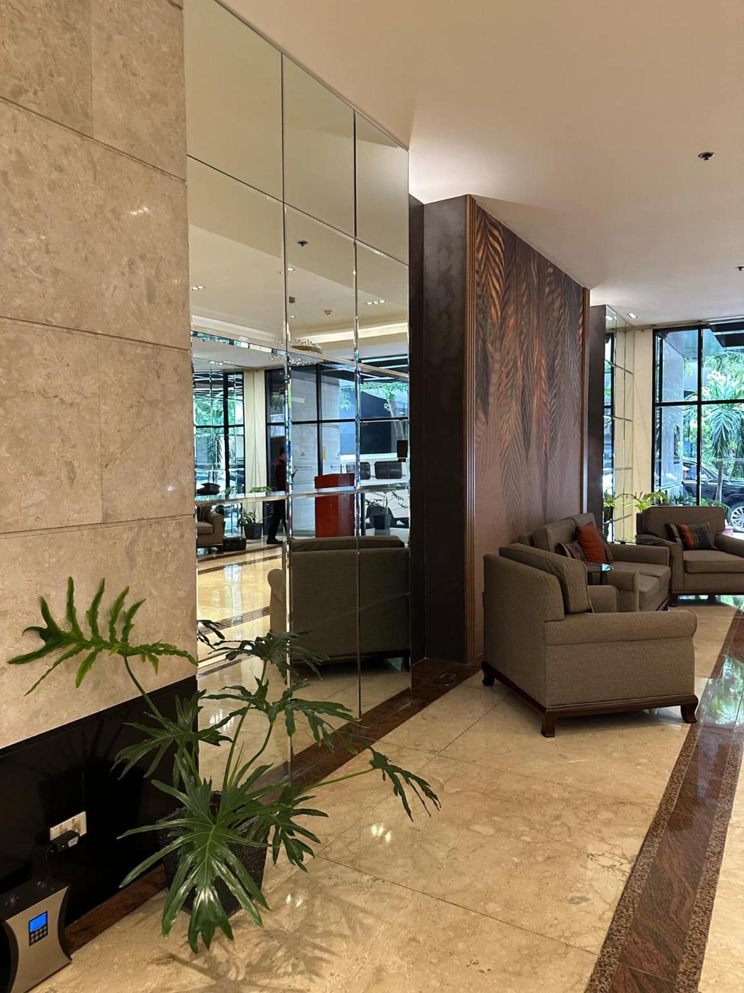 One Bedroom With Balcony By Christine Suites Ph In Greenbelt Radisson 마카티 외부 사진