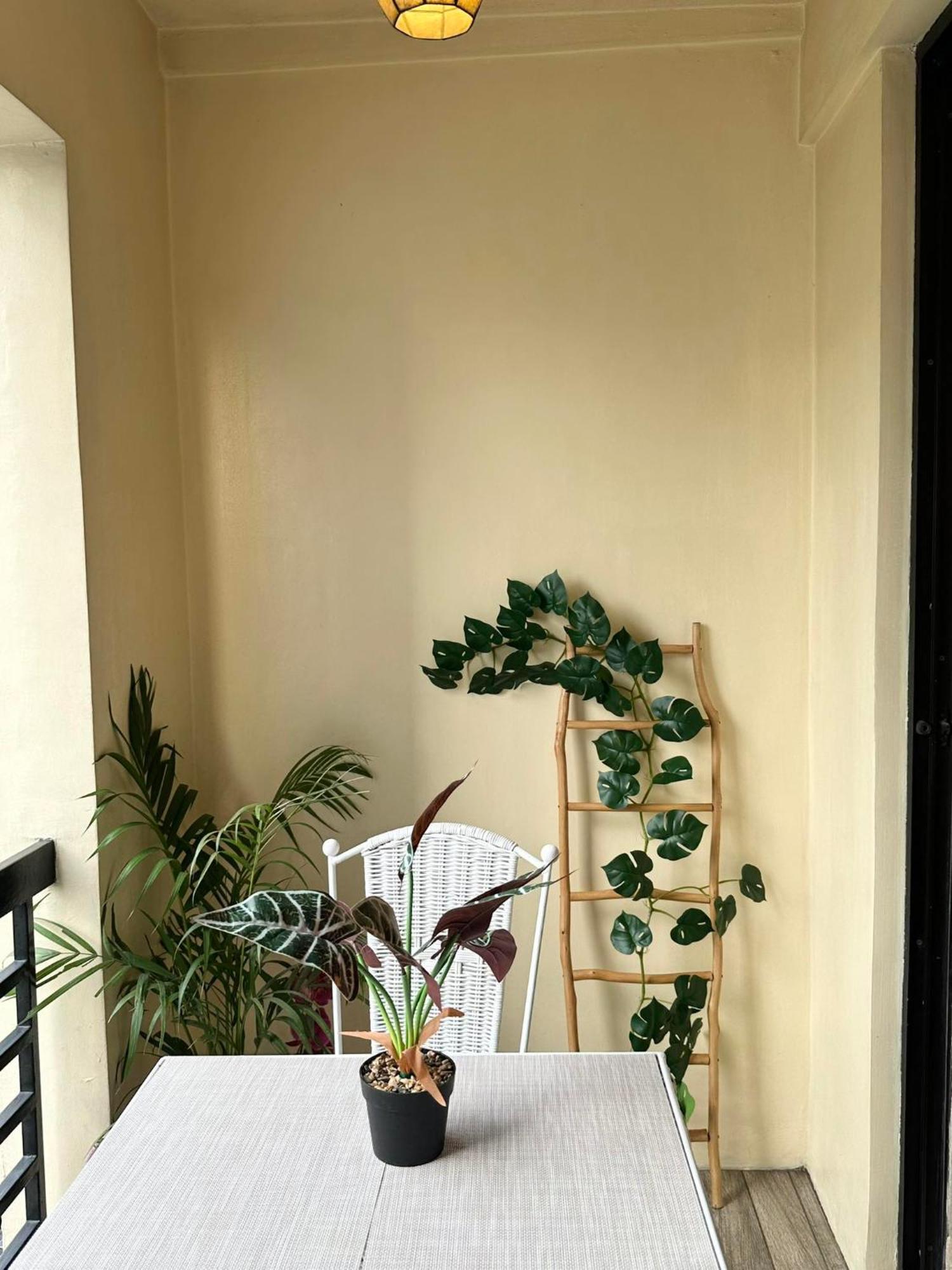 One Bedroom With Balcony By Christine Suites Ph In Greenbelt Radisson 마카티 외부 사진