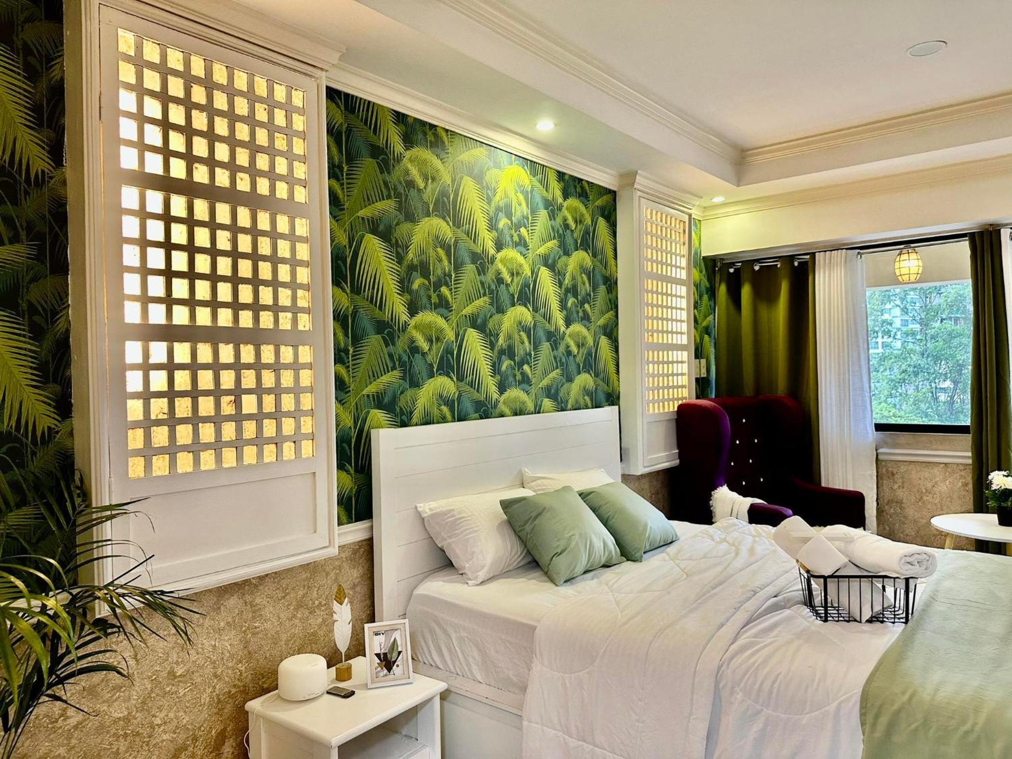 One Bedroom With Balcony By Christine Suites Ph In Greenbelt Radisson 마카티 외부 사진