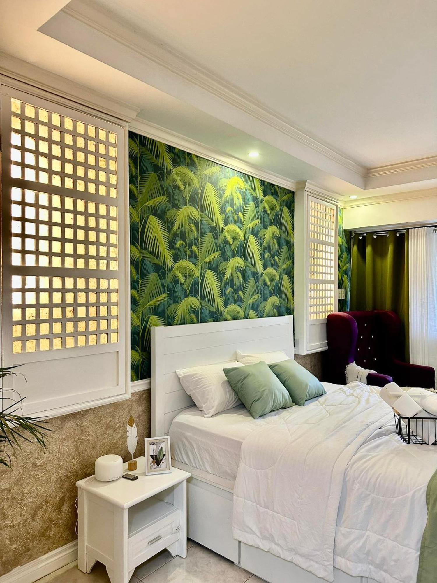 One Bedroom With Balcony By Christine Suites Ph In Greenbelt Radisson 마카티 외부 사진